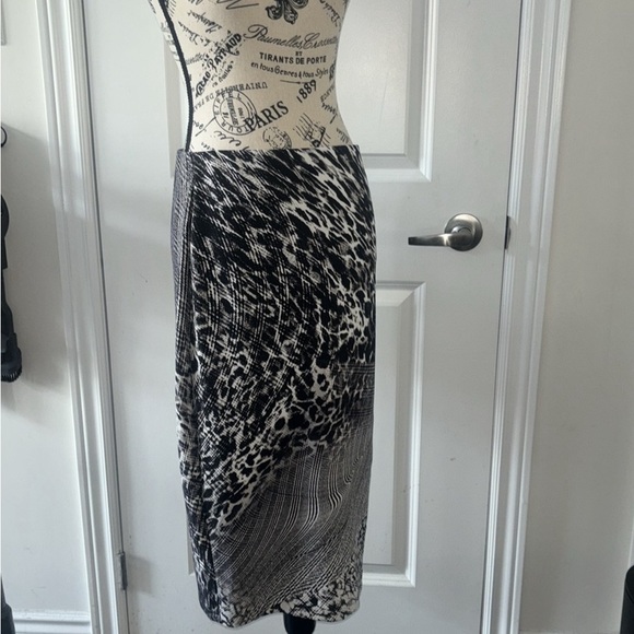 Joseph Ribkoff Stretch Pattern Skirt Size 8 - Picture 6 of 7